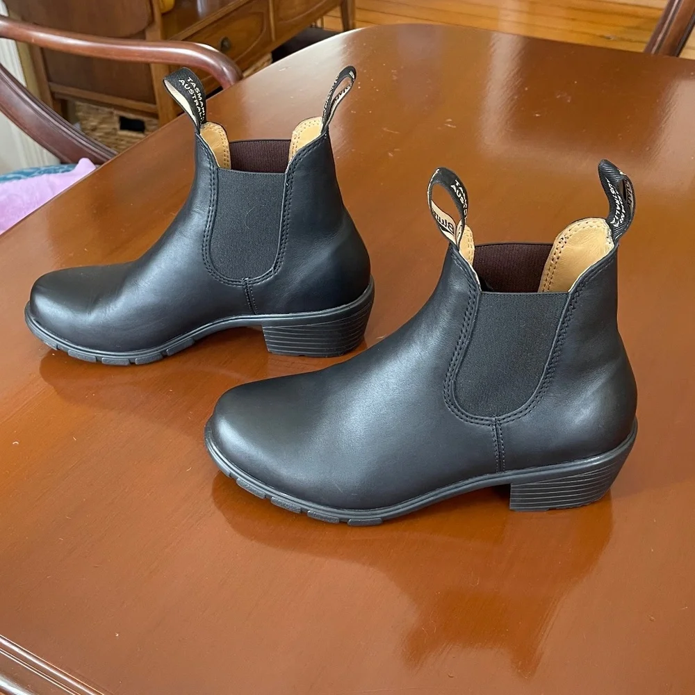 Blundstone Heeled Chelsea Boots - Picture 1 of 2
